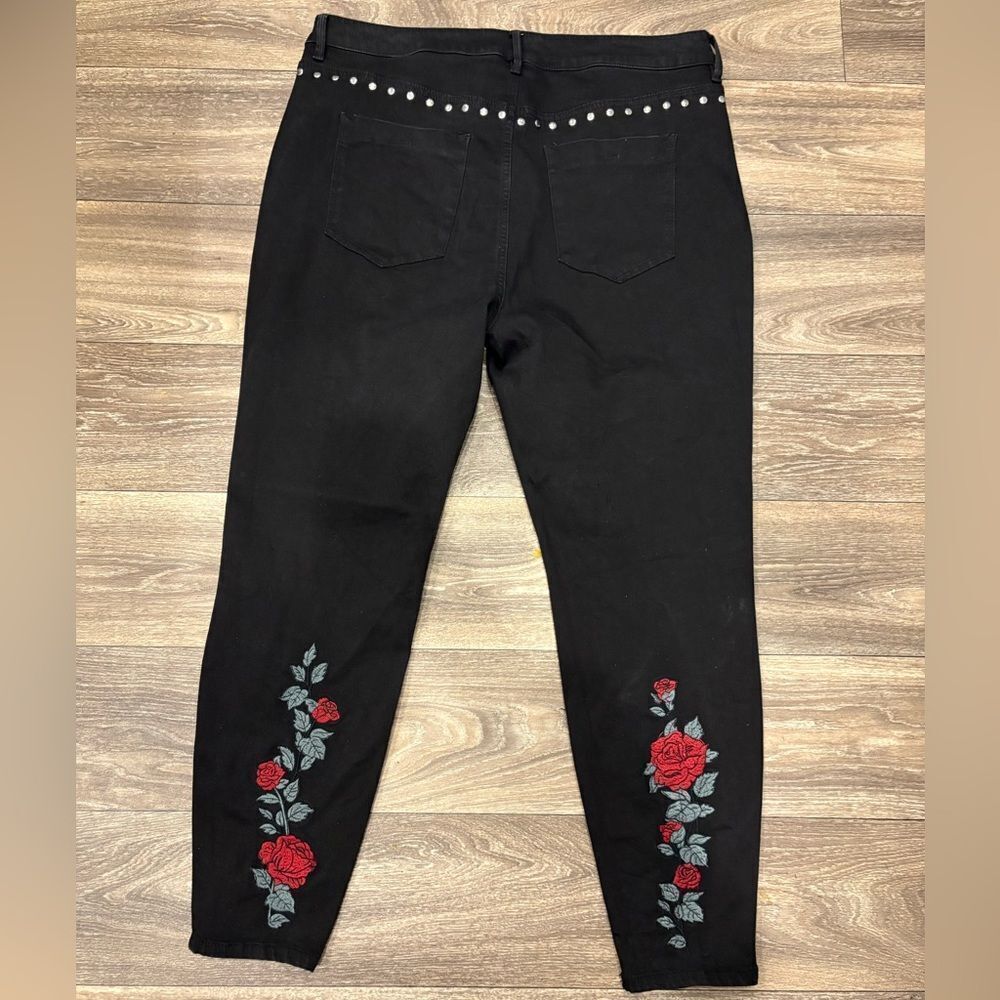 Forever 21 Black Jeans with Red and Green Rose Embroidery Studded Size 18